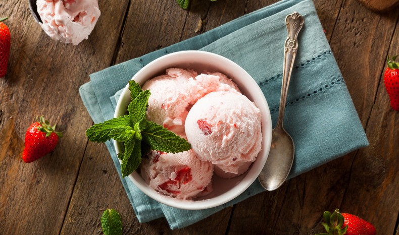 Ice Cream with Strawberries Ice Cream with Strawberries